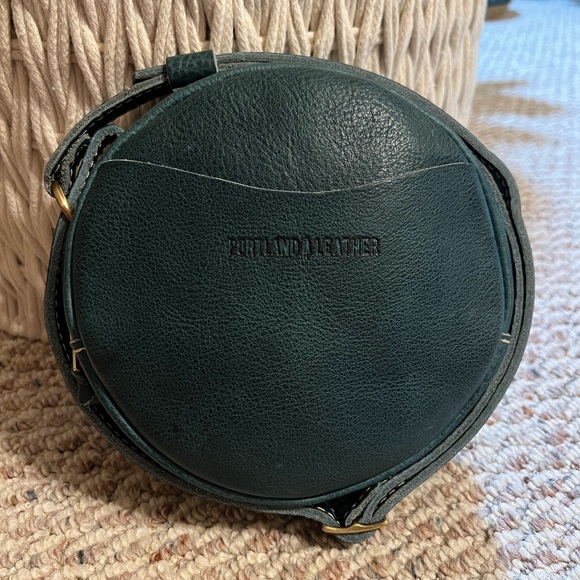 Portland Leather Goods Lagoon Small Circle Crossbody - Picture 1 of 13